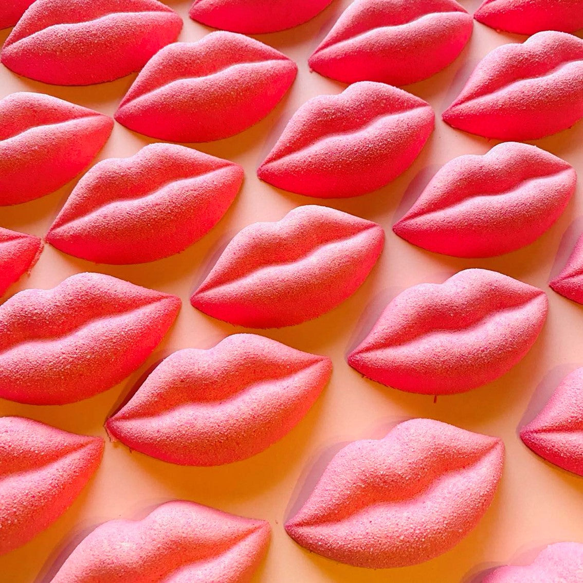 Lips Bath Bomb in Raspberry & Vanilla Fragrance